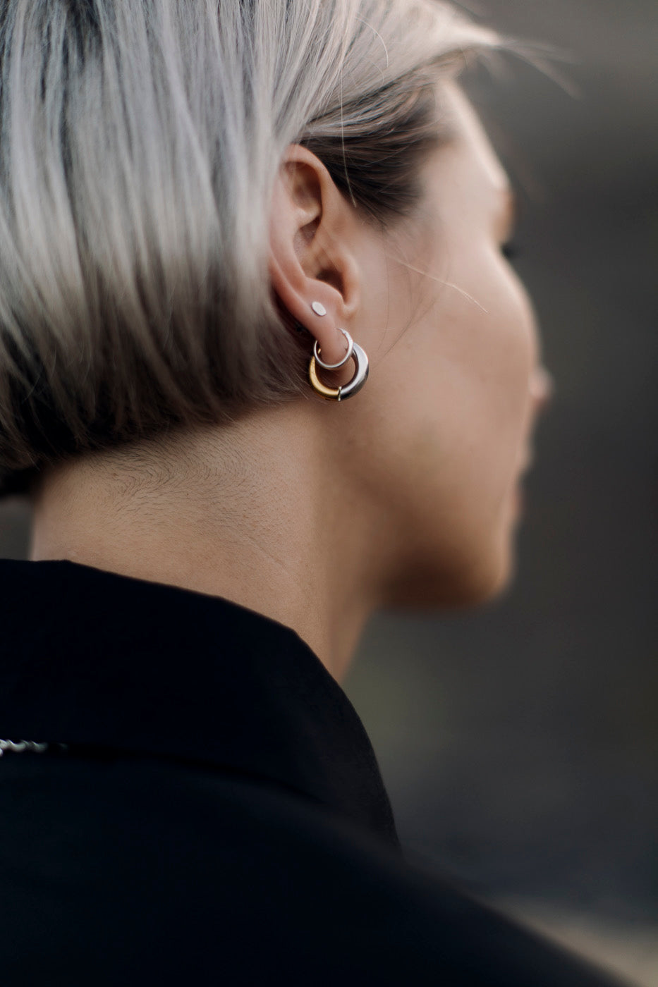 BASICS CHUNKY Two-tone Hoop Earrings