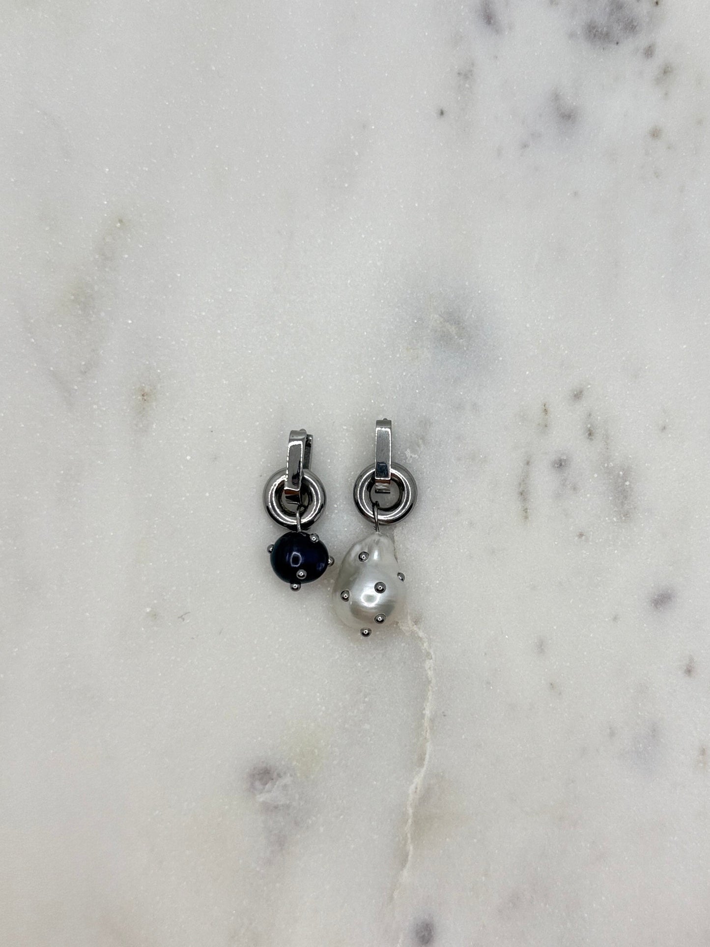 AIRAM Duality Pearl Necklace