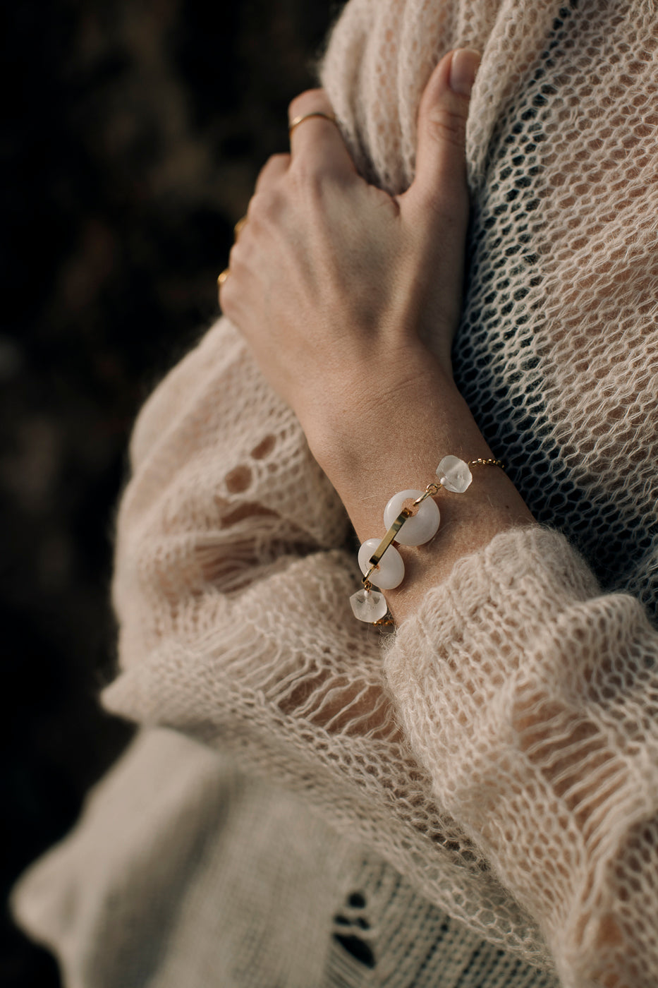 IN BALANCE WHITE Earrings & Bracelet